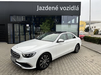 Fotografia Mercedes-Benz E 200 sedan