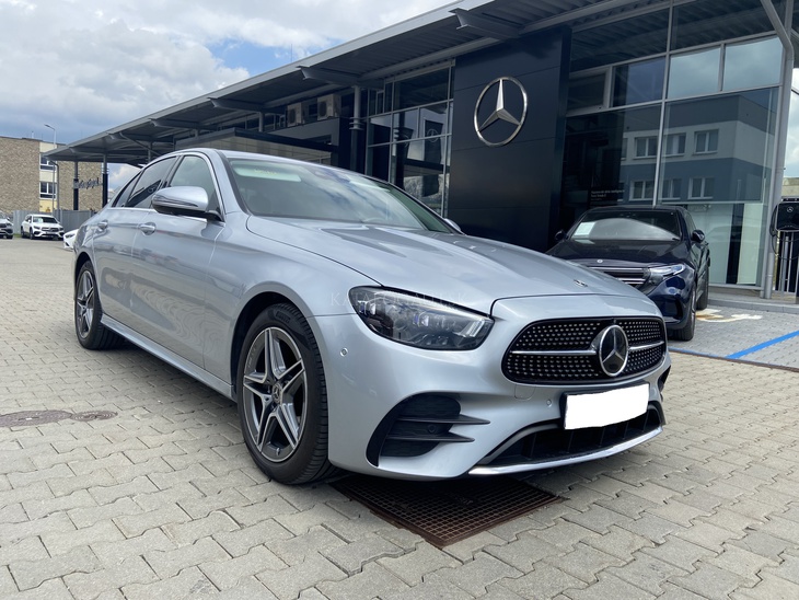 Fotografia Mercedes-Benz E 220 d 4MATIC sedan