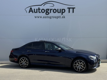 Fotografia Mercedes-Benz E 300 de 4MATIC sedan