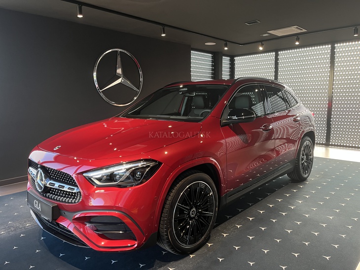 Fotografia Mercedes-Benz GLA 200 d 4MATIC