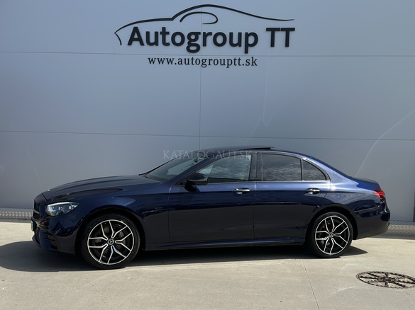 Fotografia Mercedes-Benz E 300 de 4MATIC sedan