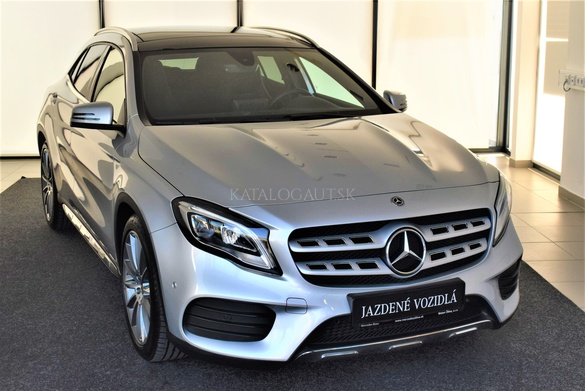 Fotografia Mercedes-Benz GLA 250 4MATIC AMG Pano