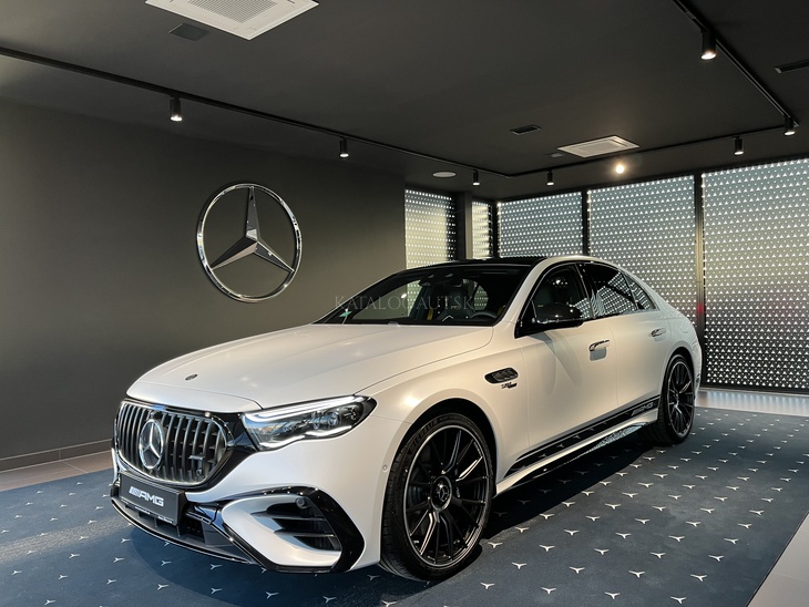 Fotografia Mercedes-Benz Mercedes-AMG E 53 HYBRID 4MATIC