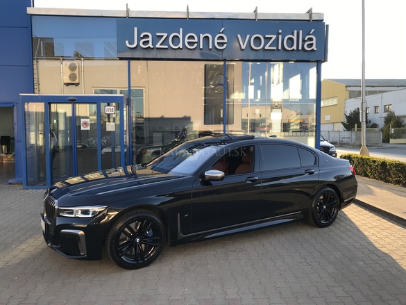 Fotografia BMW M760Li xDrive
