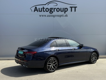 Fotografia Mercedes-Benz E 300 de 4MATIC sedan
