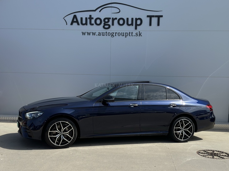 Fotografia Mercedes-Benz E 300 de 4MATIC sedan